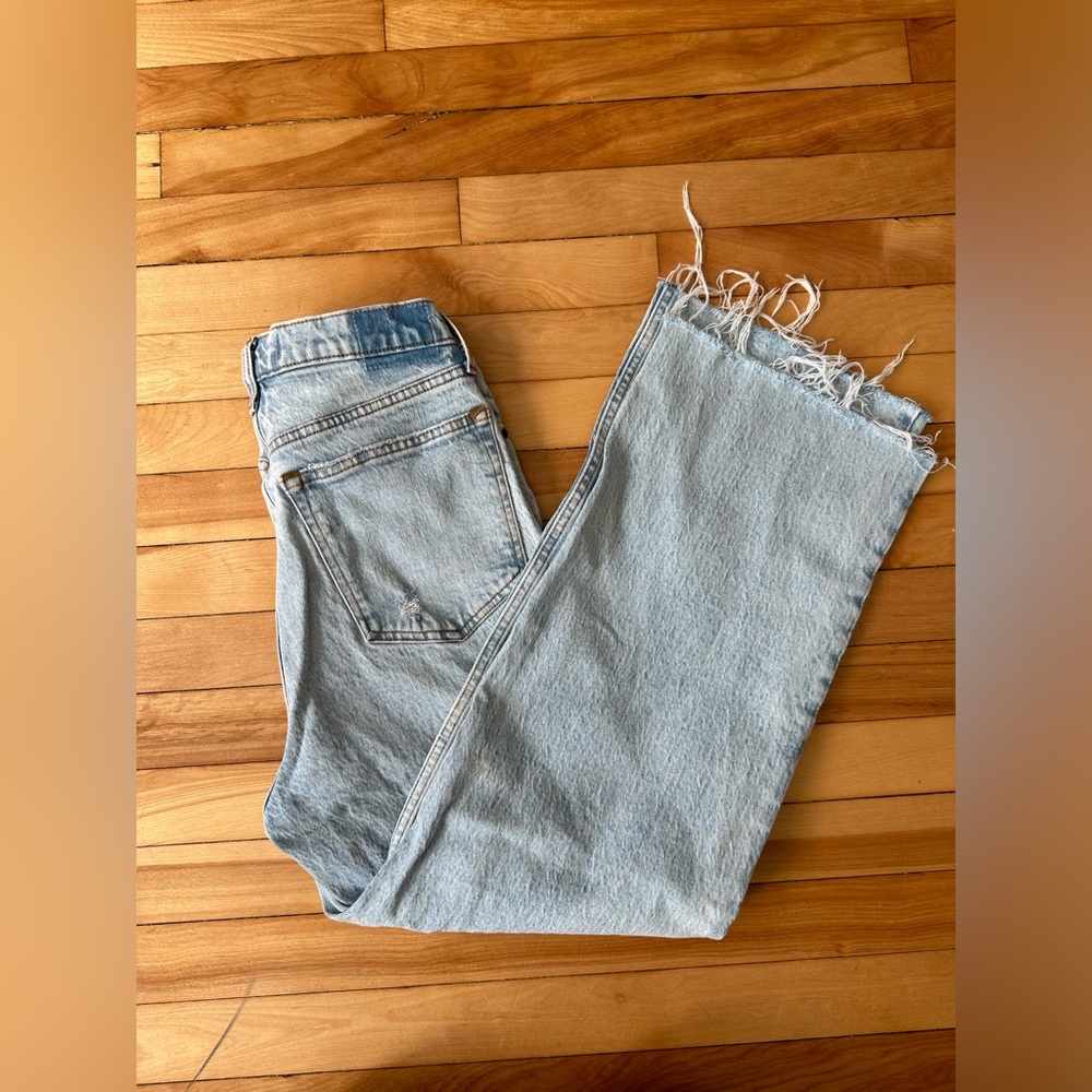 Abercrombie & Fitch 90’s Relaxed High Rise Crop Light Wash Jeans - Picture 5 of 5